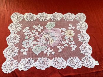 Napperon carré motifs fleurs colorées