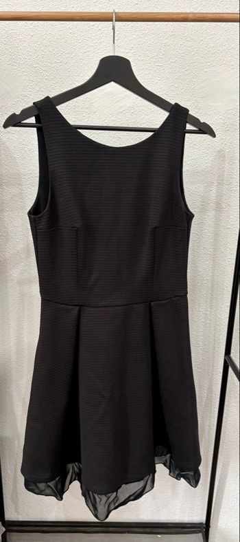 Robe noire texturée à relief col V avec poches Zara - Taille M