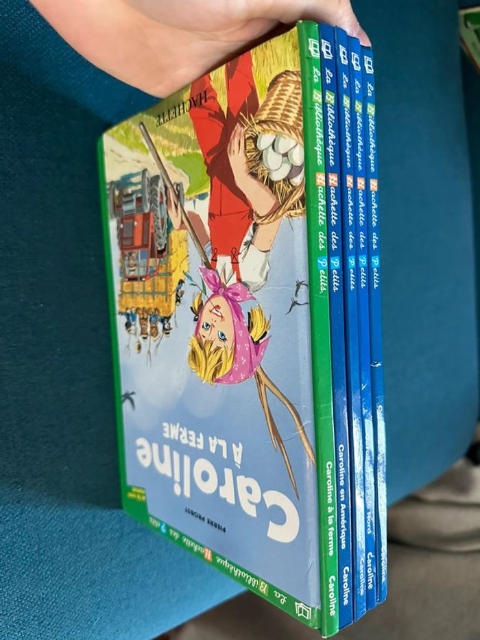 Lot de 5 livres bleu vert Caroline Pierre Probst albums Bibliothèque Hachette des petits bd - photo numéro 3