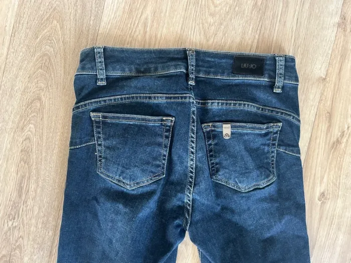 Liu jo jean bleu brut, strass sur poche femme, taille Fr 36 / us 26 - photo numéro 6
