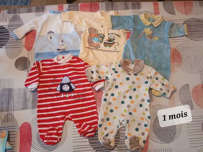 Lot 5 pyjamas Taille 1 mois - photo numéro 2