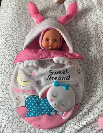 Nenuco avec gigoteuse lumineuse et musicale