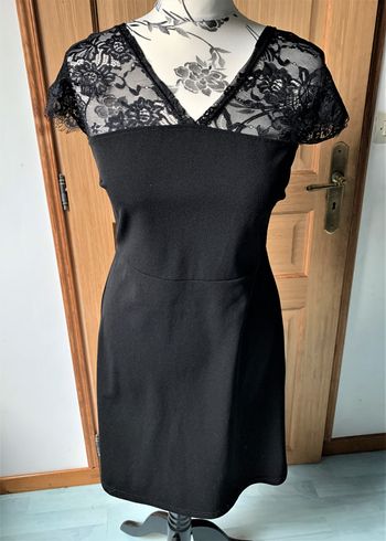 Robe noire encolure et épaules dentelle Esther taille 38/40