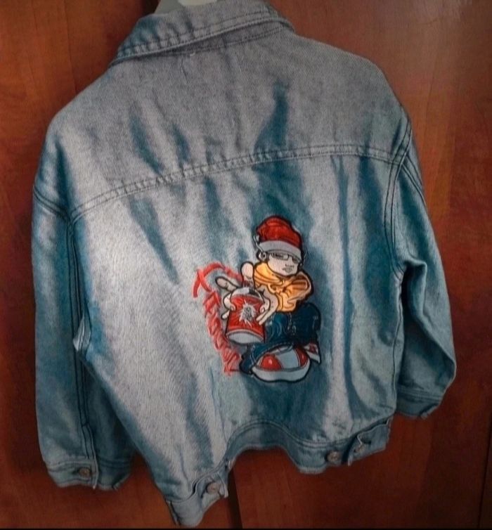 Veste en jean 8ans style vintage avec broderie au dos - photo numéro 4