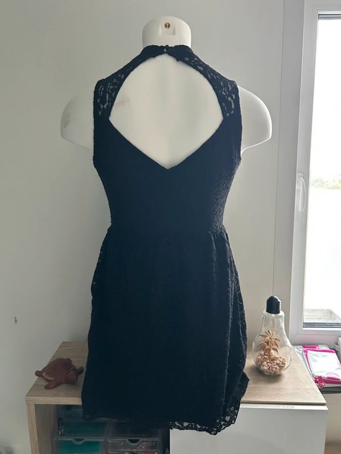 Superbe robe dentelle noire dos nu 😍 - photo numéro 2