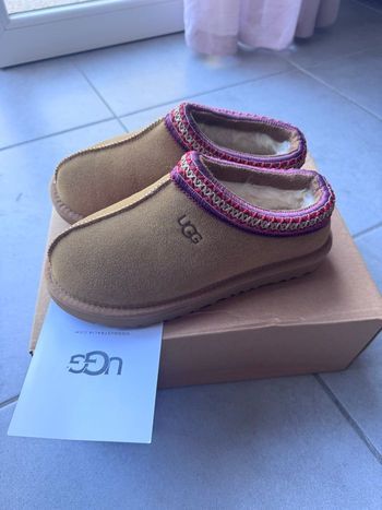 Paire de chaussons pantoufles UGG taille 39