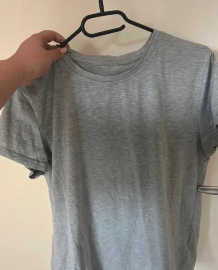 Lot de deux t shirt basique taille XL / 42 neuf - photo numéro 2