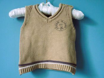 Pull bebe garçon collection Peter Rabbit 12 mois TBE lapin beige sans manches