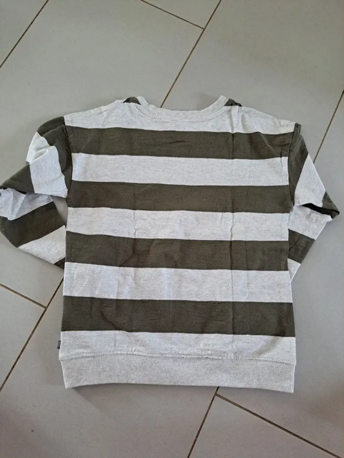 Pull léger 8 ans - photo numéro 2
