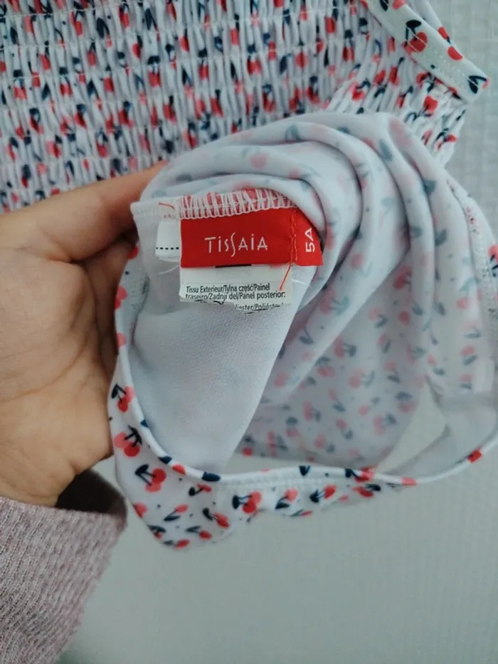 Maillot de bain cerise neuf taille 5 ans - photo numéro 4