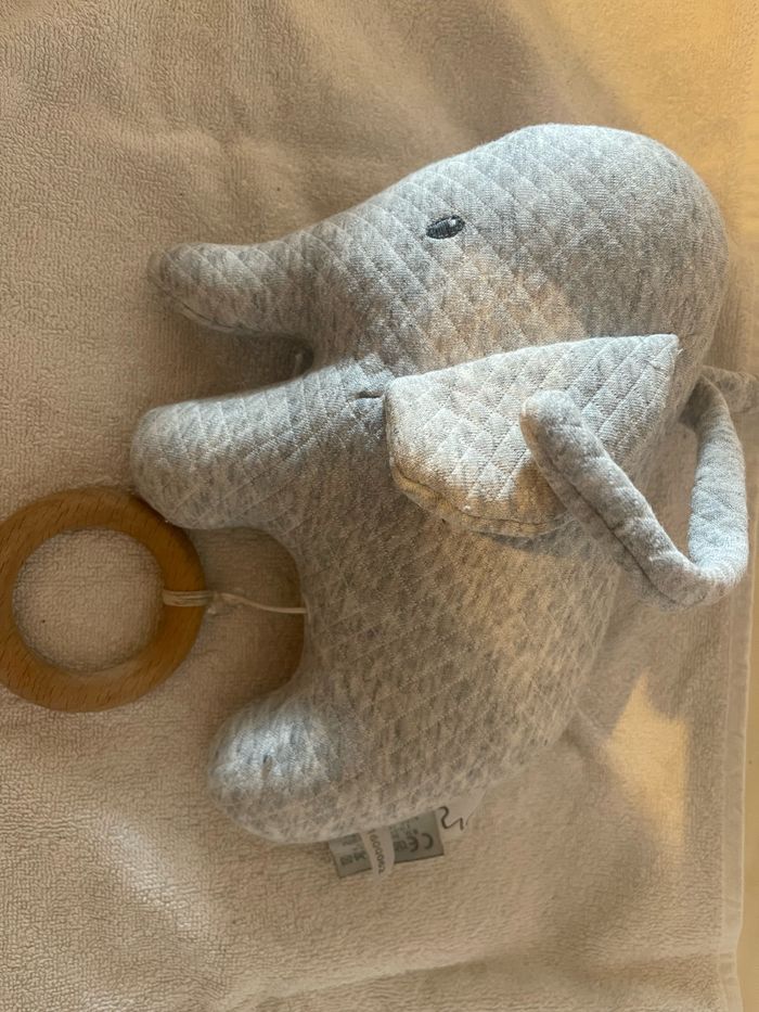 Peluche musicale. Tembo Nattou