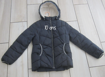 Blouson/doudoune a capuche 10 ans