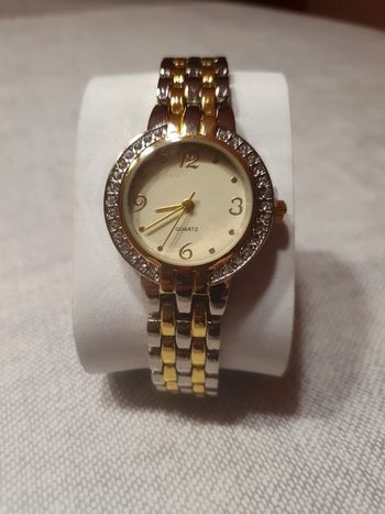 Montre quartz avec cristaux