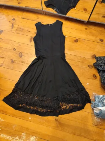 Robe noire longueur midi French Connection XS neuve