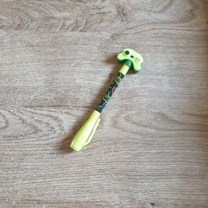 📚 Crayon bille décoration manette lumière #emyfleury_scolaire