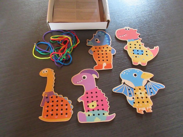 Jeu d'enfilage (laçage) dinosaures en bois neuf - photo numéro 1