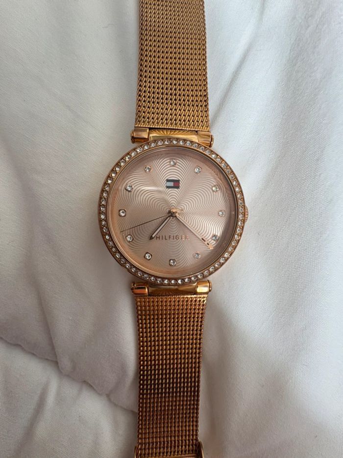 Montre femme Tommy Hilfilger acier rose - bon état + boîte - photo numéro 5