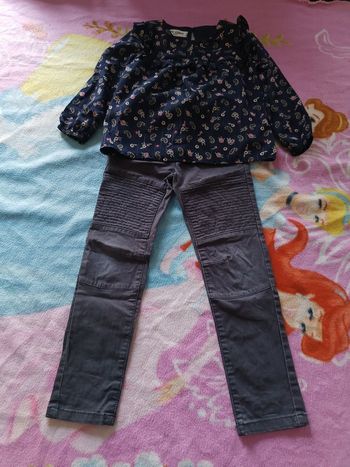 Jeans + top fleuri