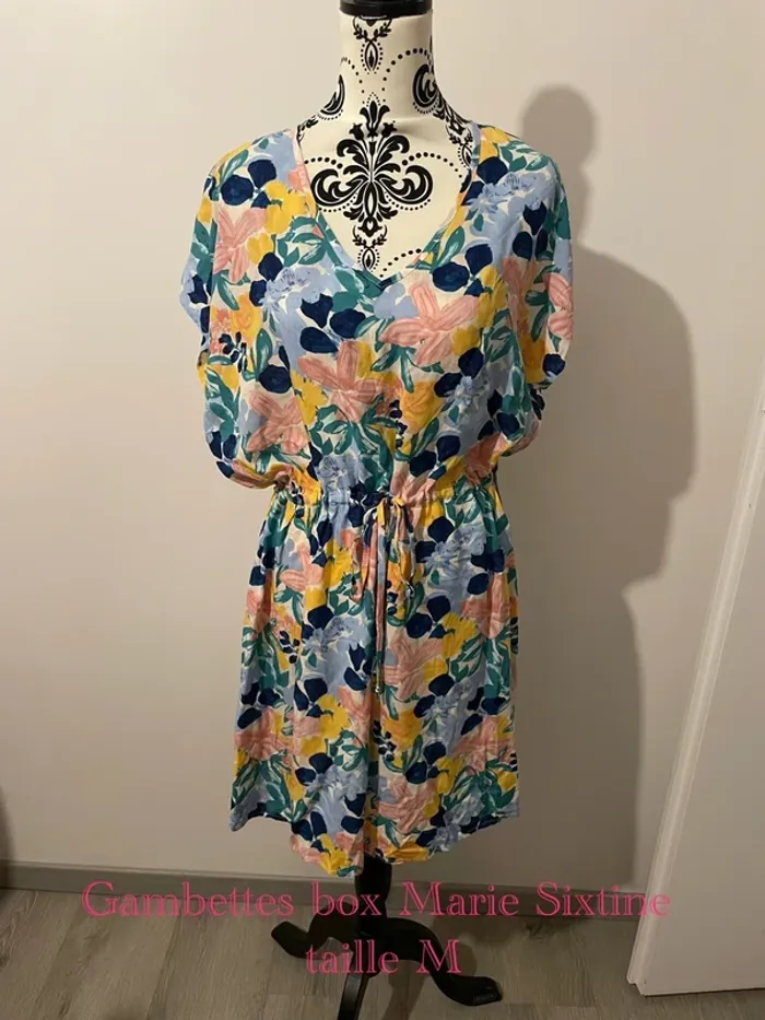 Robe manche courte bleu motif fleur multicolore neuf Gambettes box Marie Sixtine taille M