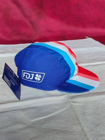 Casquette neuve avec étiquette FDJ bleu blanc rouge 
