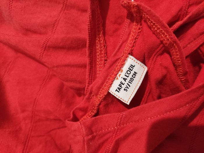 Robe rouge avec découpe dans le dos - photo numéro 3