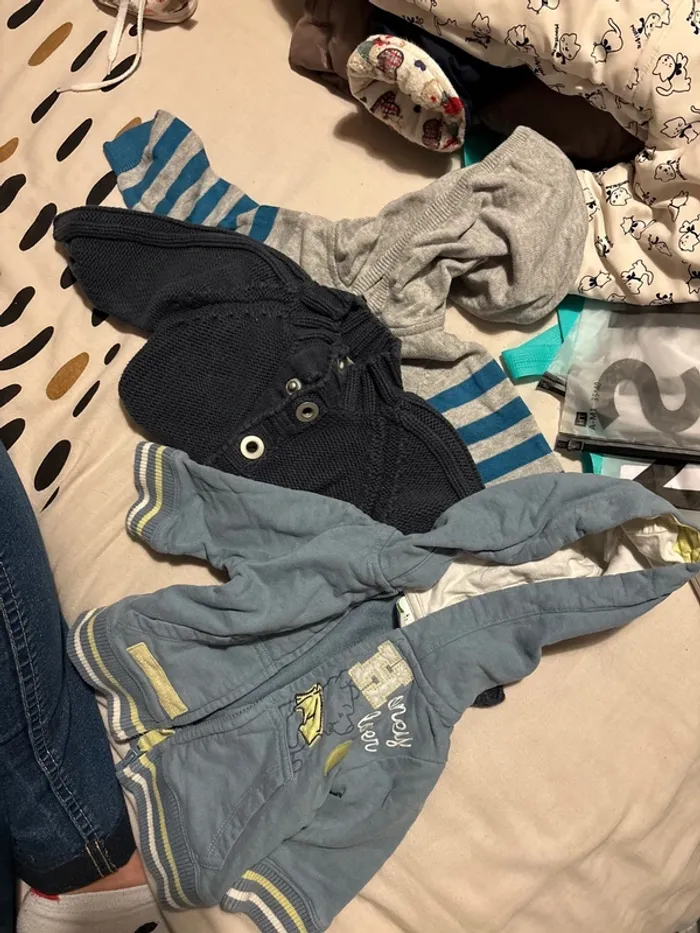 Lot 3 vestes en 3 mois