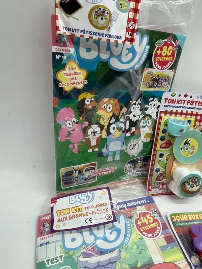 Lot de 2 livres d'activité magazine Bluey Neuf avec ces jouets - photo numéro 4