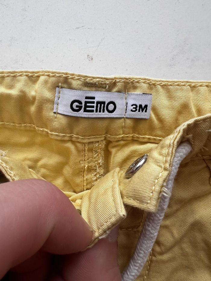 Short jaune - photo numéro 2