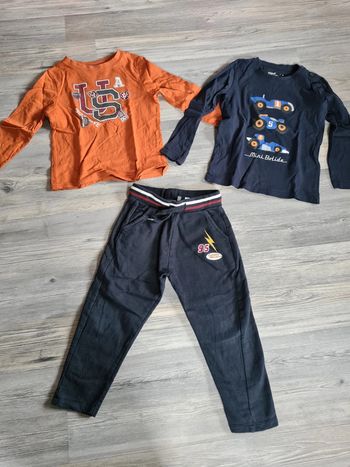 Ensemble jogging et 2 Tee-shirt