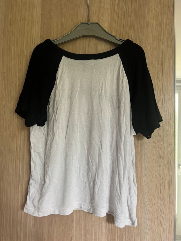 Tee shirt blanc et noir - photo numéro 3