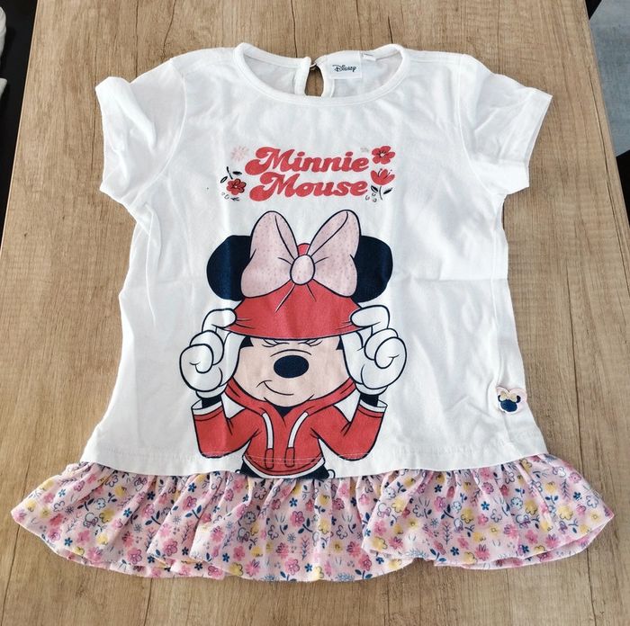 T-shirt manches courtes fille blanc et rouge Minnie taille 110 5 ans Disney