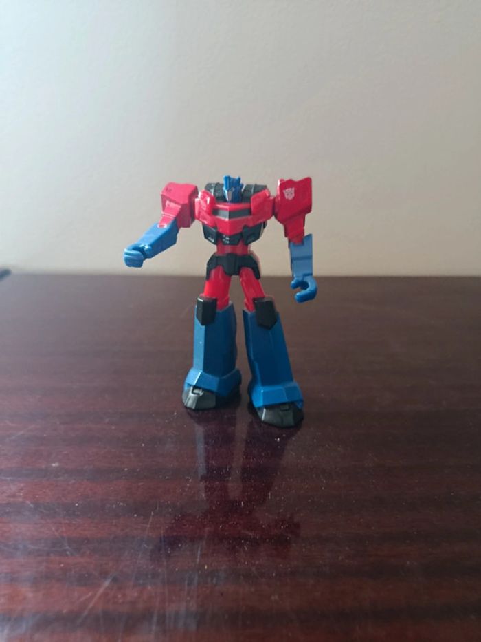 Figurine transformers