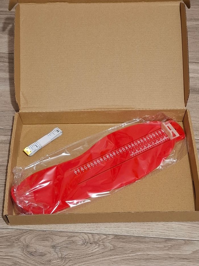 Mesure pied familial rouge + mètre