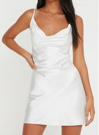 Magnifique robe blanche de soirée ou cérémonie satinée marque Motel taille M