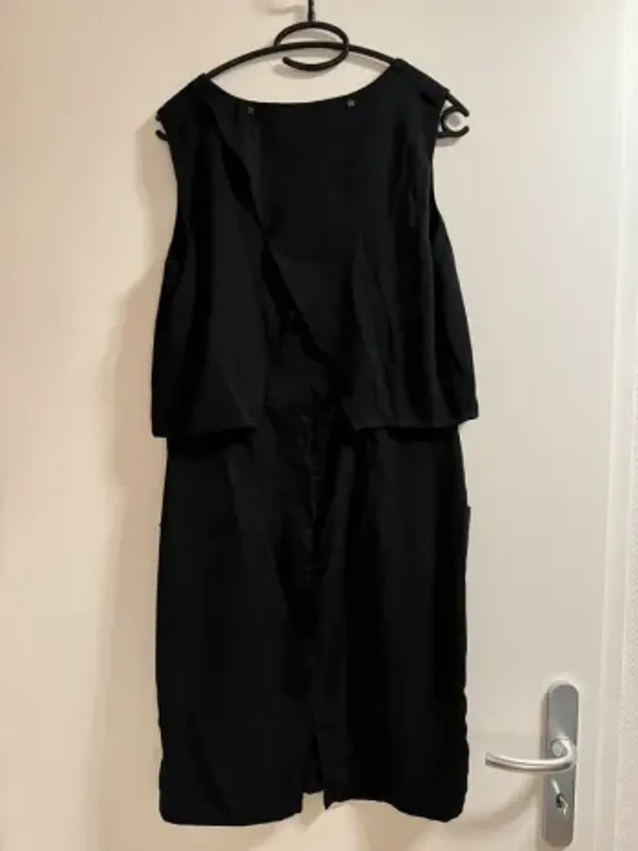 Robe noire dos ouvert - photo numéro 4