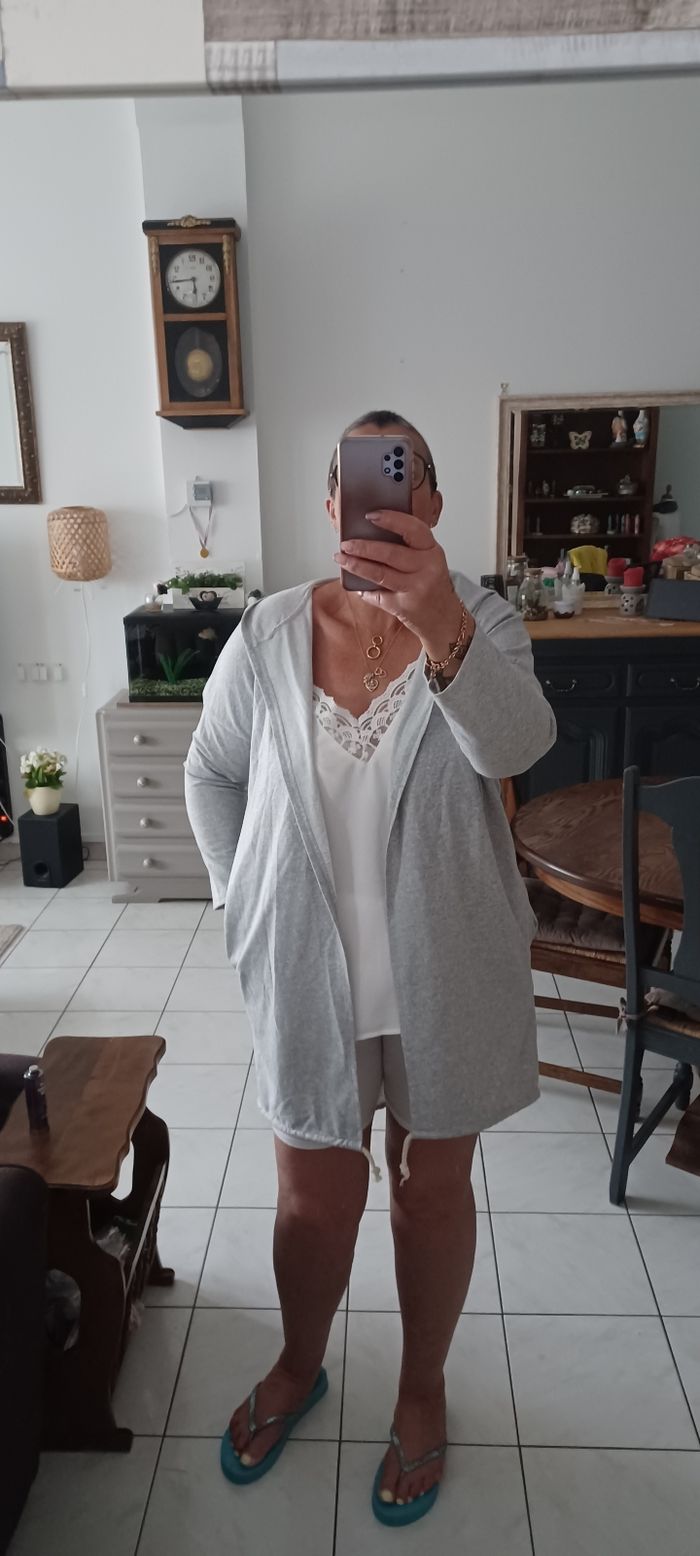 Très jolie veste à capuche femme T U - photo numéro 5