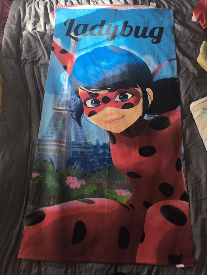Serviette de plage piscine ladybug miraculous