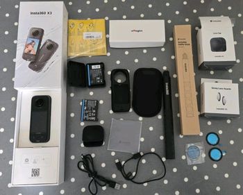 Appareil photo Insta360 X3 avec extras.