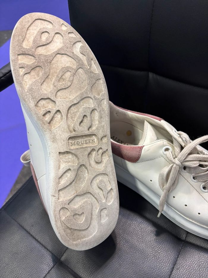 Baskets Alexander McQueen en cuir blanc et rose pâle – Taille 39 - photo numéro 8