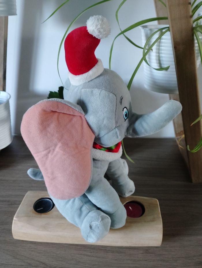 Peluche sonore Disney Dumbo Noël - photo numéro 3