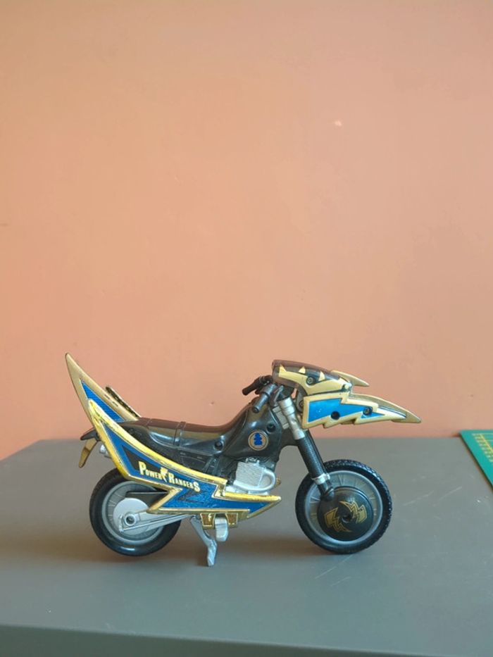 moto power rangers bandai 2002