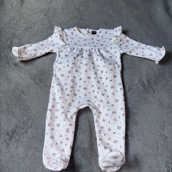 Pyjama à fleur bébé
