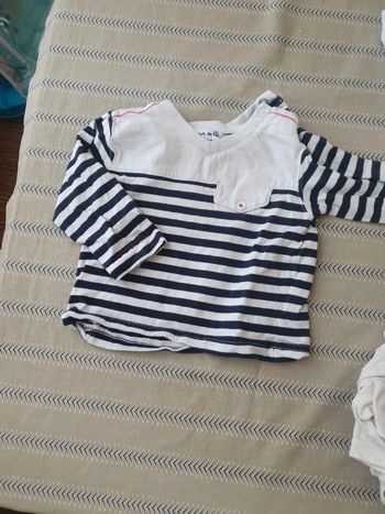T shrit taille 6 mois
