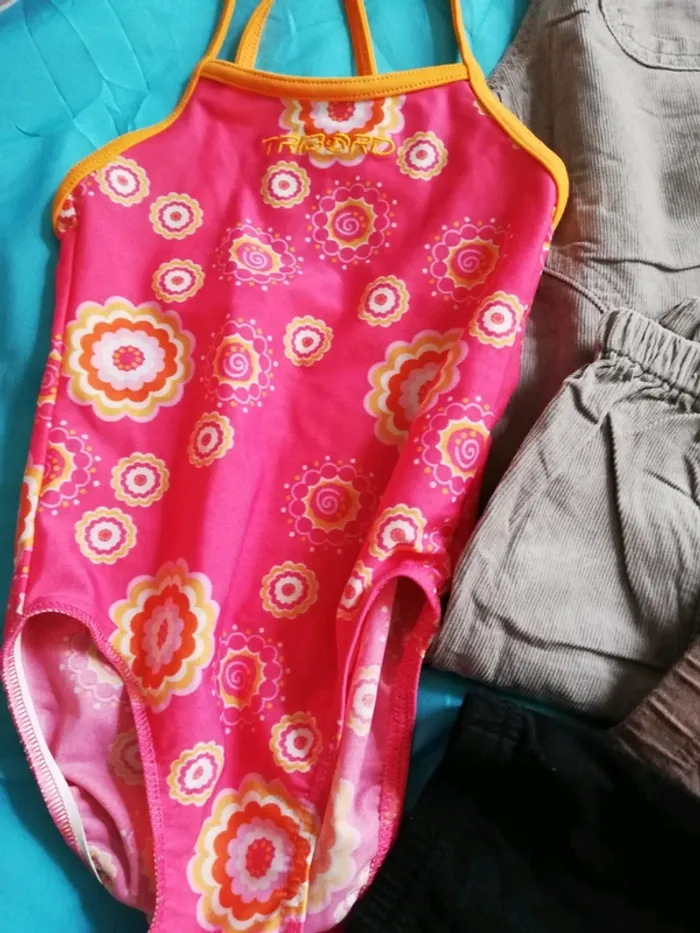 Lot de vêtements fille 4 ans - photo numéro 3
