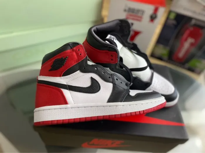 Jordan 1 high rétro high satin black toe - photo numéro 2