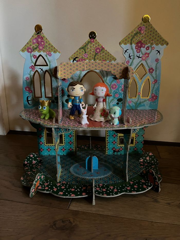 Château et personnages Djeco