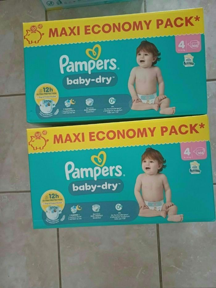 216 couches pampers taille 4