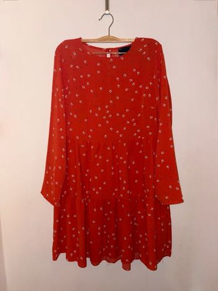 Robe rouge ASOS à petites fleurs – fluide et féminine 🌸 taille 38 en très bon état