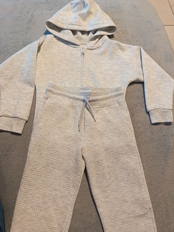 Ensemble gris clair Primark 4 ans