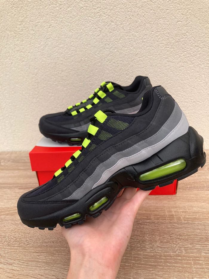 Baskets Basses Nike Air Max 95 Black Néon vert Fluo - Taille 40 - photo numéro 3